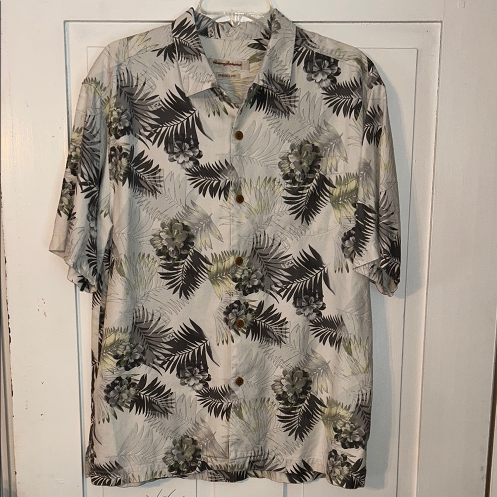 TOMMY BAHAMA Men’s Silk Hawaiian Aloha  Shirt Large Short Sleeve Resort Beach